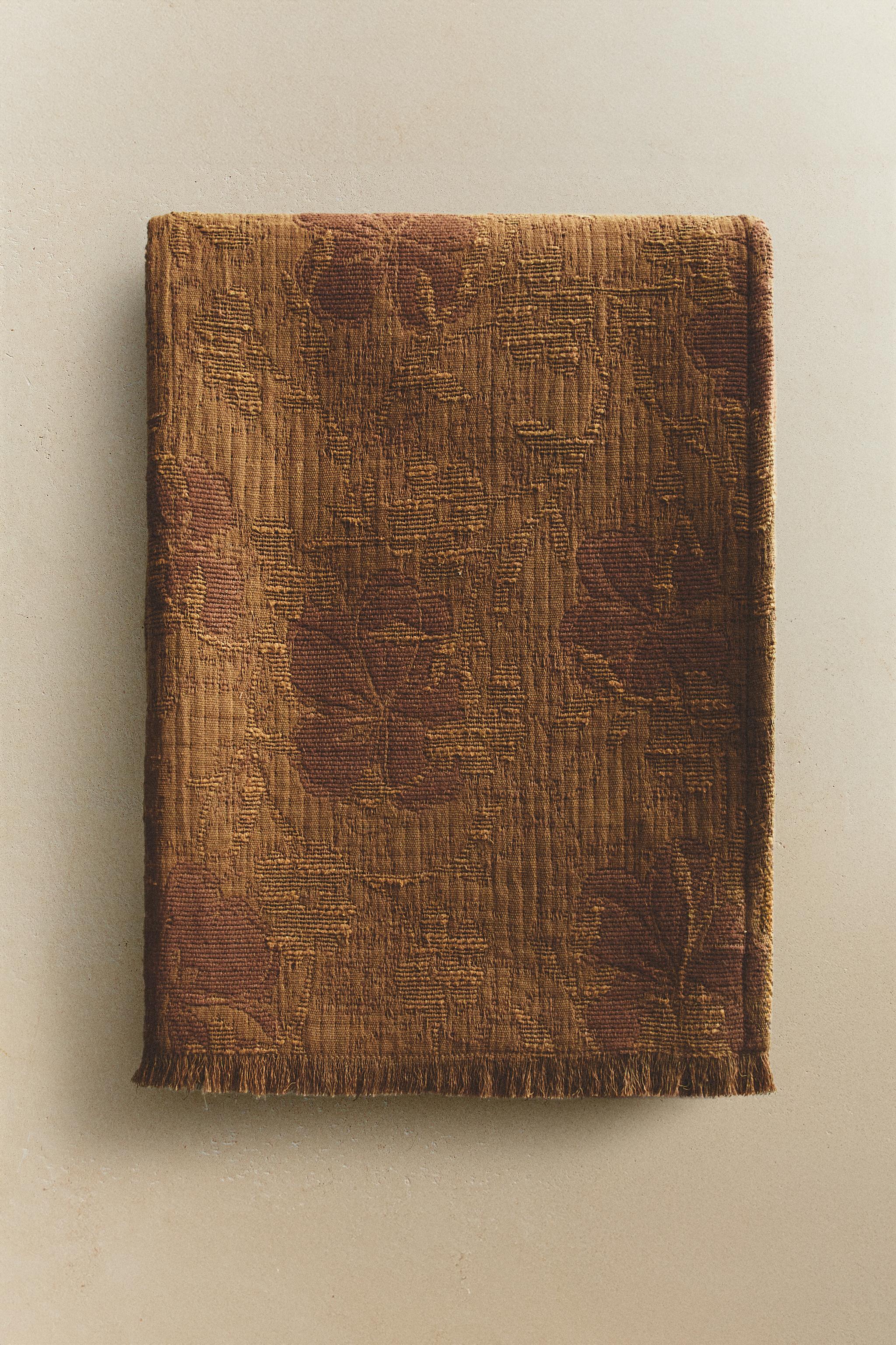 FLORAL JACQUARD BLANKET